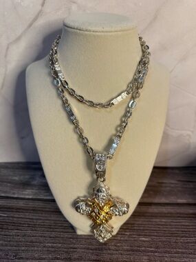 Vintage Silver-Tone Cross Pendant Necklace with Gold Accent 18”
